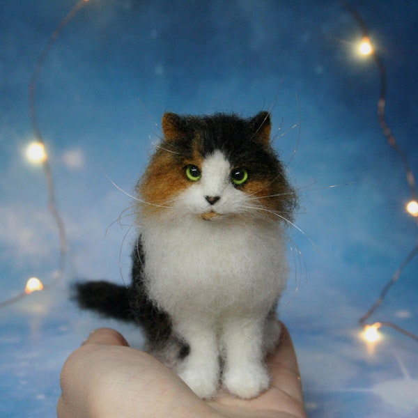 Custom Needle Felted Cat. Cat Memory Pet Portrait. Your Pet Replica. Sitting Cat. Multicolor Cat. Realistic Cat.  Made to Order.