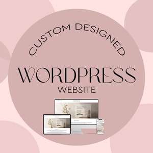 Könnte beinhalten: Individuell gestaltete WordPress-Website mit rosa Hintergrund und drei Geräten, die eine Website mit dem Text "Audacious" und "Summer Temple" auf dem Bildschirm anzeigen.