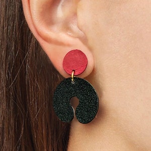 Orecchini glitter pendenti rossi e neri, orecchini di carta, orecchini piccoli di design, gioielli trendy e alla moda
