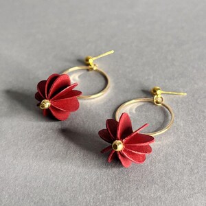 Orecchini lunghi pendenti con anello dorato e piccola sfera di carta colorata, regalo per San Valentino
