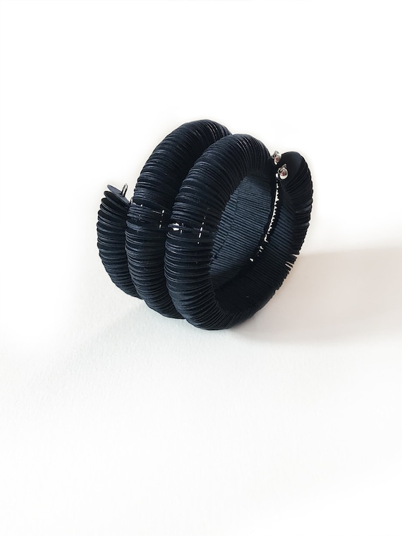 Bracciale a serpente nero, gioiello di carta con design esclusivo