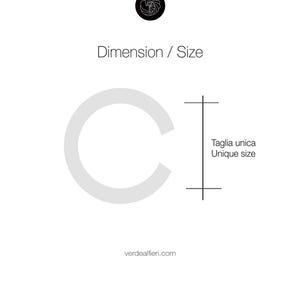 May include: White graphic with the text "Dimension / Size" and "Unique size". A large, light gray "C" shape is on the left. A black circular logo is at the top. The website verdealfieri.com is at the bottom.