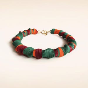 Gioiello di carta, girocollo con design a spirale, collana colorata moderna, gioielli unici, idee regalo di design