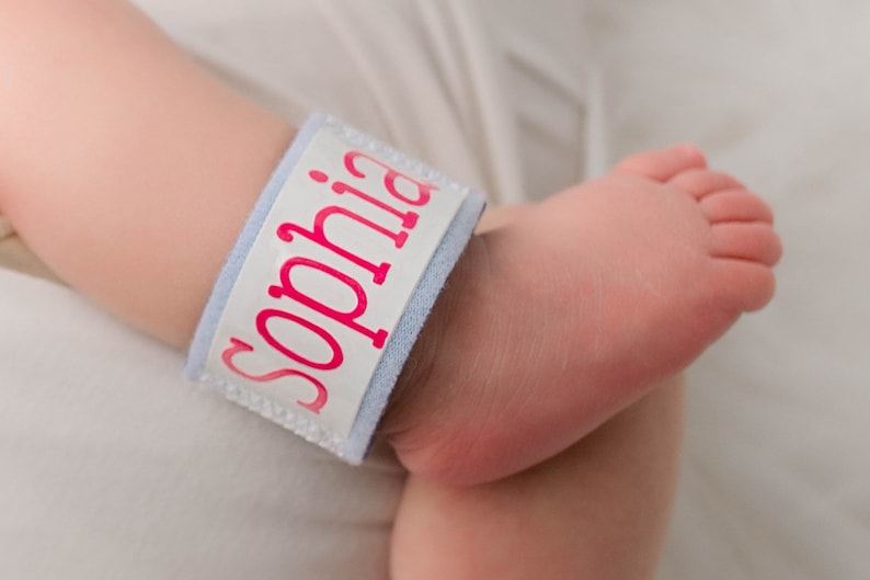Twin Baby ID Bracelet for Girls | Personalized Name Band | Newborn Twin Gift | Hospital ID Anklet | NICU Multiples | Triplet Baby Shower bild 4