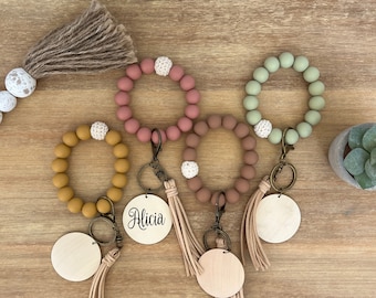 Silicone Bead Keychain with Custom Engraved Charm | Personalized Keychain | Bracelet Keychain Wristlet | Mom Gift | New Car Gift