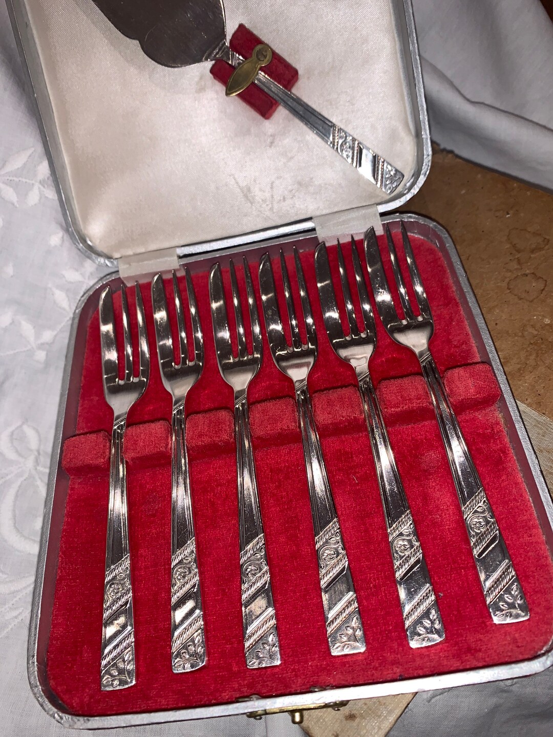 Viners Dessert Forks, Pastry Forks. Vintage Cutlery. Afternoon Tea