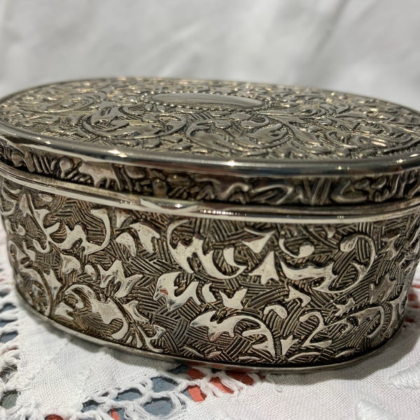 Vintage Trinket Box. Jewellery Box. Ring Box. Proposal Box. Silver Tone Metal with Hinged Lid. Keepsake Box. Made by Shudehill Giftware.