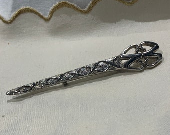 Sword Mythology Kilt Pin /'As Found/' Condition Vintage Scottish Celtic Knot Dirk Kilt Pin Green Glass Cabochon Long White Metal Brooch