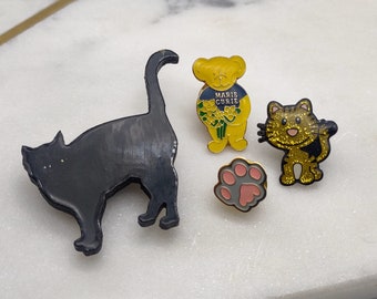 4er Set Vintage Pins, Tier Pins, Katzen Pin, Pfötchen Pin, niedliche Revers / Taschen Pin