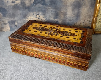 Vintage carved wood box,  jewellery/ trinket box, turned wood box, box with lid, simple box box, retro home, bohemian style decor,folk