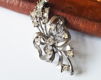Elegant bow and flowers brooch, large rhinestones silver tone vintage brooch, classic mid century brooch, dress costume brooch, vintage