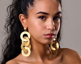 Boucles d'oreilles africaines, Boucles d'oreilles cercle, Cadeau pour elle, Boucles d'oreilles faites main, Boucles d'oreilles en or, Boucles d'oreilles tendance, Boucles d'oreilles rasant les épaules, Nouveau design