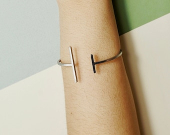Le bracelet skinny, bracelet chic. Bracelet géométrique ultra fin. Design Laka Luka, bracelets en acier inoxydable, cadeau pour elle, bracelets en or