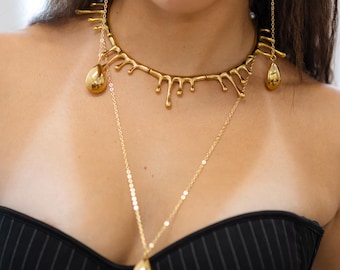 Örhängen och lagerhalsband i guld - Skulpturalt smyckeset - Modernt statement abstrakt choker, långt hänge och örhängen