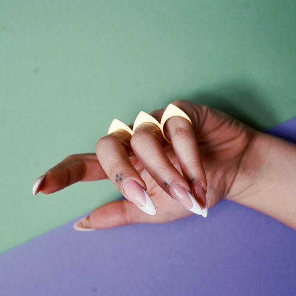 Bague triple doigt « 3 pointes » design Laka Luka unique, articulation, anneaux empilables. Bague trois doigts, bague plaquée or délicate
