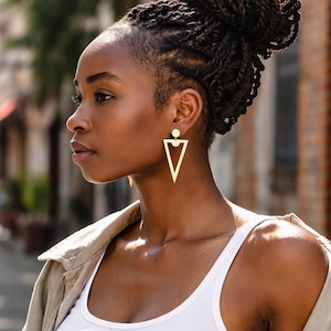 Geometrische Gold Dreieck Ohrringe - Leichte, moderne Statement Ohrringe