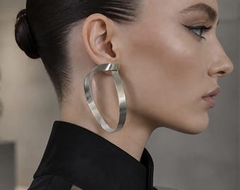 Pendientes de aro esculturales orgánicos de plata esterlina, pendientes minimalistas modernos, joyería artesanal llamativa, aros de plata gruesos contemporáneos.