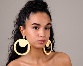 Boucles d'oreilles surdimensionnées. Boucles d'oreilles africaines, boucles d'oreilles géométriques. Boucles d'oreilles tendance. Grandes créoles. Boucles d'oreilles design Laka Luka. Cadeau pour elle