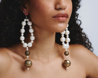 Boucles d’oreilles de style vintage Pearl, boucles d’oreilles de pâturage d’épaule, boucles d’oreilles surdimensionnées, boucles d’oreilles de déclaration, cadeau pour elle, bijoux de mode, oreille africaine