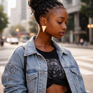 Orecchini a bottone triangolari dorati architettonici - Gioielli geometrici per lo stile di tutti i giorni