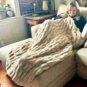 Softest Luxury Faux Fur Throw Blanket| Wedding Gift| Cozy Fall House Warming Gift| Softest Fall Throw Blanket