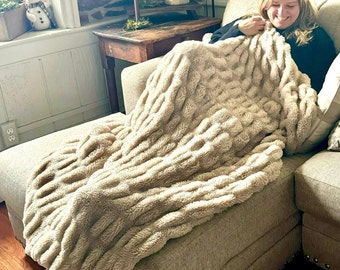 Luxury Faux Fur Throw Blanket: Soft Cozy Tan Farmhouse Decor