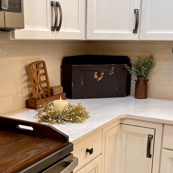 Organizing a Small Farmhouse Kitchen - Rain and Pine