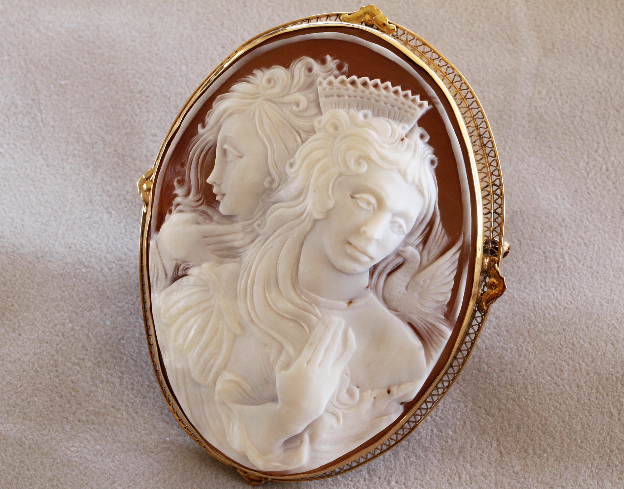 cameo pendant brooch