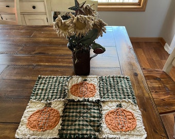 New PriMiTiVe Rag Quilt Homespun Green Tan Pumpkin Fall Harvest Halloween Orange Plaid Place mats Placemats Rustic Country Centerpiece