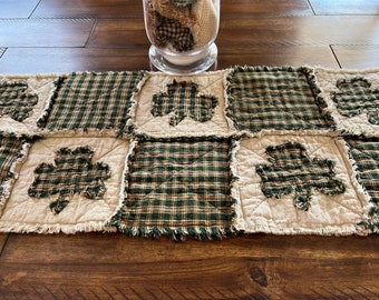 NEW Plaid Homespun PriMiTivE Rag Quilt Table Runner Mat Green tan Shamrocks Saint St. Patrick's Day Farmhouse Rustic  Country Handmade