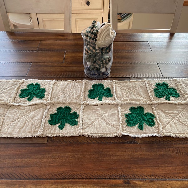 NEW Plaid Homespun PriMiTivE Rag Quilt Table Runner Mat Green Farmhouse Tan Shamrocks Saint St. Patrick's Day Country Handmade