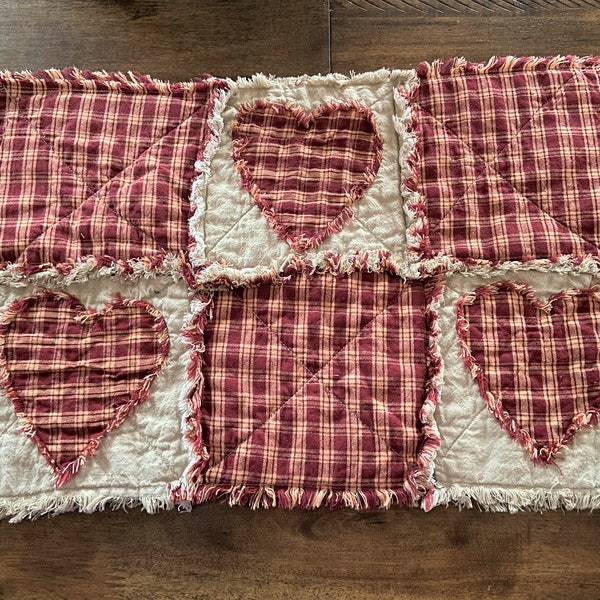 New PriMiTiVe Rag Quilt Homespun Red Tan Hearts Valentine's Day Plaid Place mats Placemats Country TAble Linens Rustic