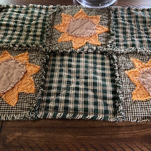 Plaid Homespun PriMiTivE Rag Quilt Table Runner Green Tan Farmhouse Yellow Sunflowers Harvest Fall Summer Handmade Country Rustic decor