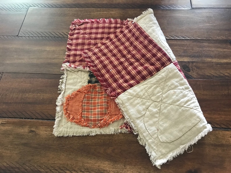 New PriMiTiVe Rag Quilt Pumpkin Placemat Fall Autumn Harvest Red Orange Tan Country Rustic Folk Centerpiece Candle Mat image 4