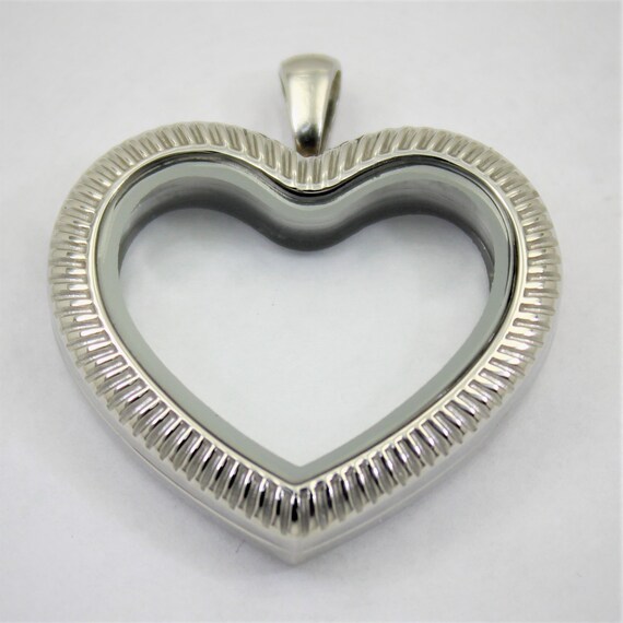 Floating heart locket discount