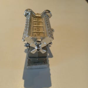 1: 18 scale original Bugatti engine. Ideal for scale model builder or dioramas.