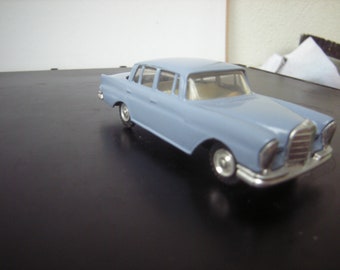 DINKY TOYS 157 B.M.W. 2000 TILUX IN ORIGINAL BOX