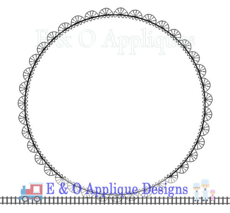 Puede incluir: Contorno en blanco y negro de un c&iacute;rculo con un borde festoneado. El c&iacute;rculo est&aacute; rodeado por una v&iacute;a de tren con un peque&ntilde;o tren en ella. El texto "E & O Applique Designs" est&aacute; debajo del c&iacute;rculo.