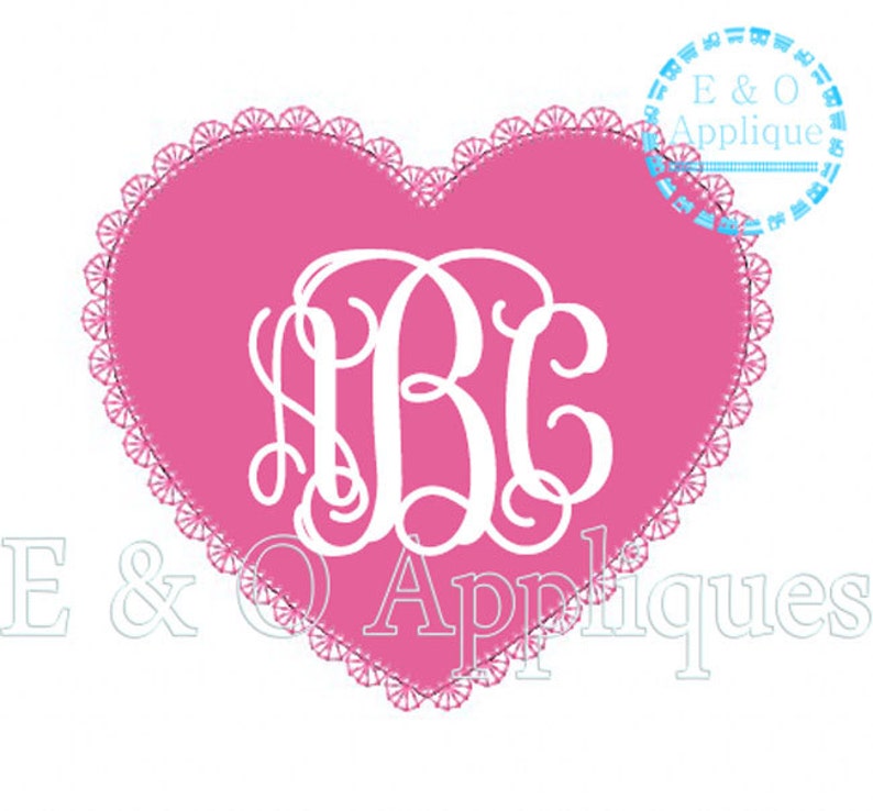 Op de afbeelding: Een roze hart met een witte kantversiering en het monogram "BC" in wit erin. Het hart is op een witte achtergrond met de tekst "E & O Appliques" eronder.