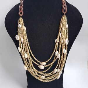 Collar de conchas cauri, delicado, collar grueso, collar en capas, collar de oro simple, gargantilla delicada, despedida de soltera, collar de conchas, bohemio