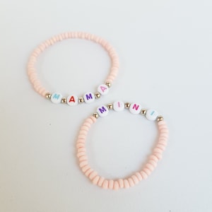 Rosa Mama & Mini Mutter Tochter passendes Armband-Set mit Stretch-Perlen, passende Mutter-Tochter-Armbänder, Geschenk für Mama, Mama und mich passend