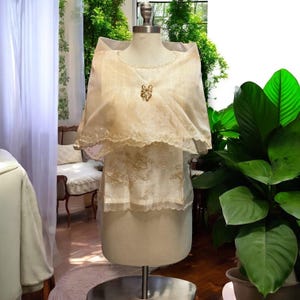 Geborduurde Filipiniana Alampay beige bloemensjaal Maria Clara Pañuelo One Size
