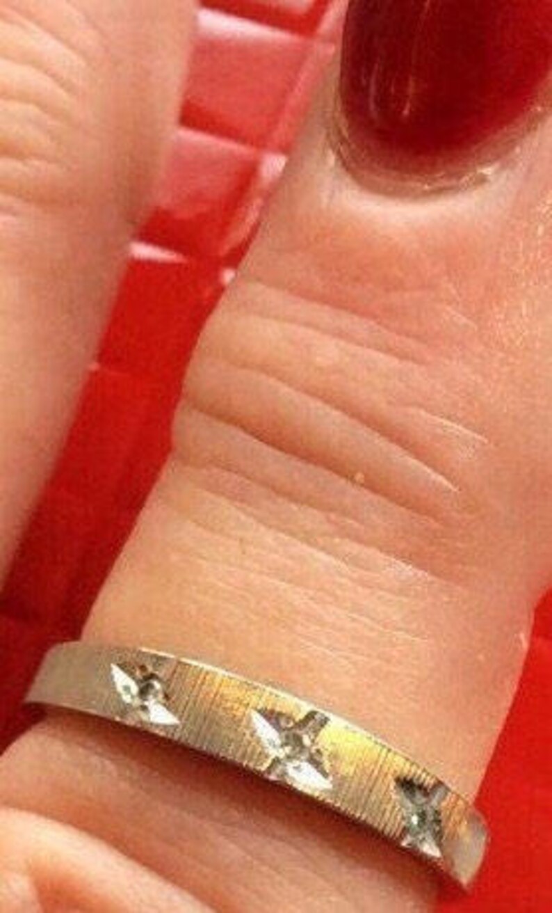 Vintage wedding ring 14k white gold diamond ring Fine Estate Jewelry genuine 3 Diamond band size 6.5 and is sizable weighs 2 grams