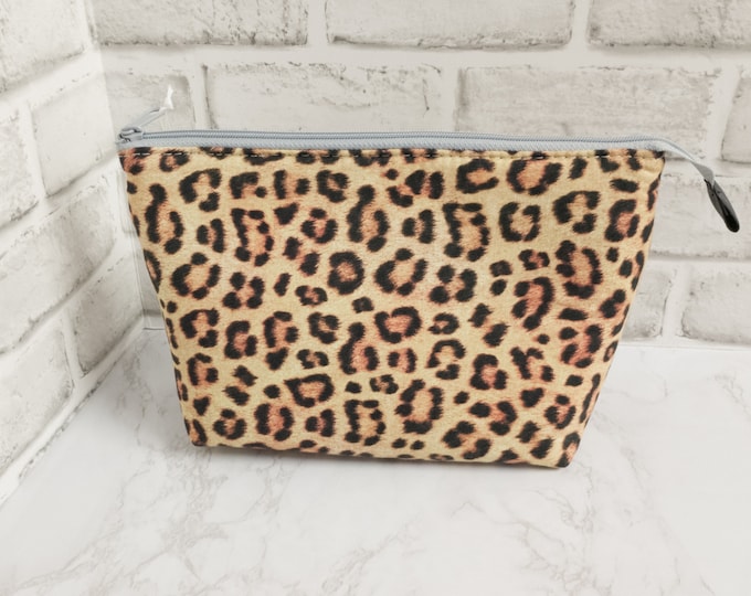 Cheetah Print Makeup Bag, Wide Open Zipper Pouch to Organize Your Bathroom Toiletries