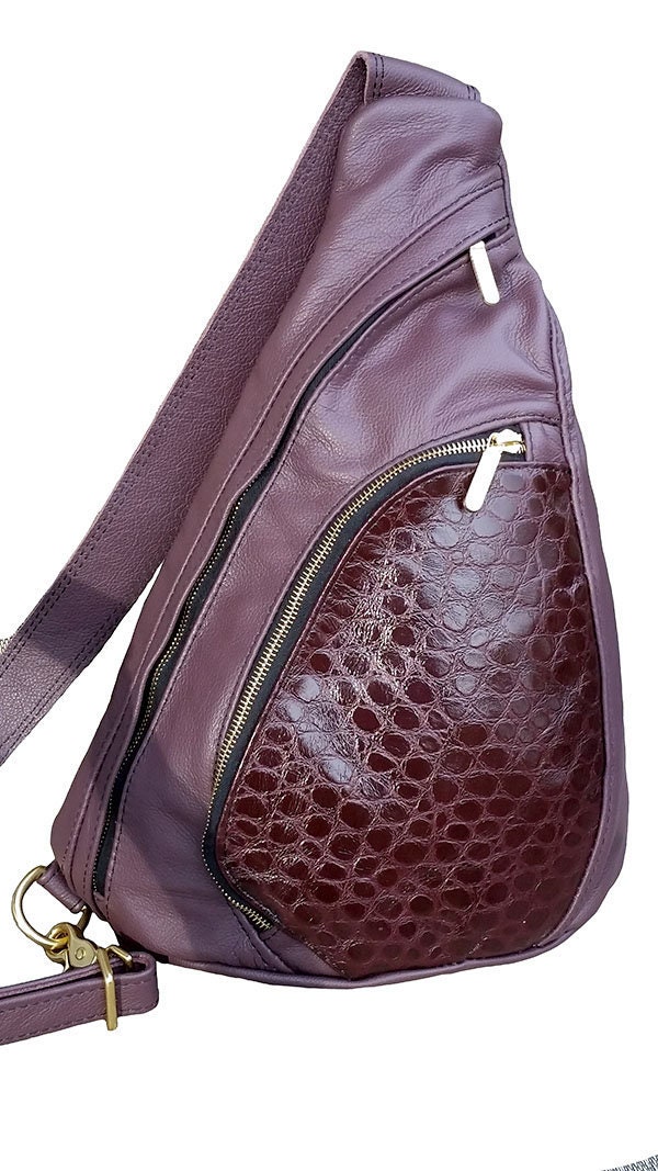 Women Zipped Backpack In Burgundy Leather