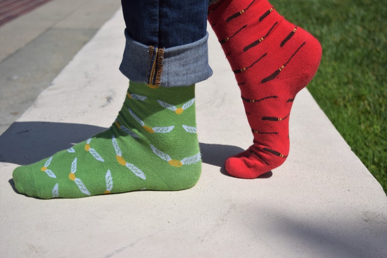 Dobby Christmas Cotton Dress Socks 12 Pairs Men/'s Women/'s Wizarding Adult ML Unofficial w Broomsticks and Snitches Fan Art