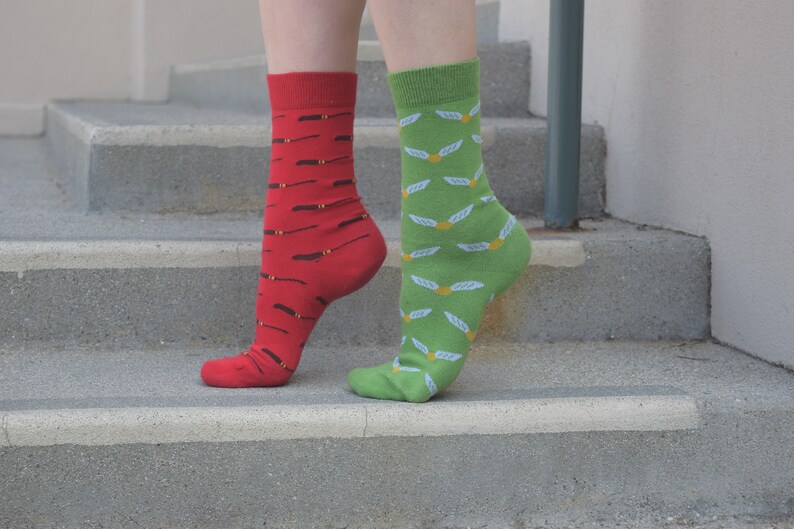 Dobby Christmas Cotton Dress Socks 12 Pairs Men/'s Women/'s Wizarding Adult ML Unofficial w Broomsticks and Snitches Fan Art