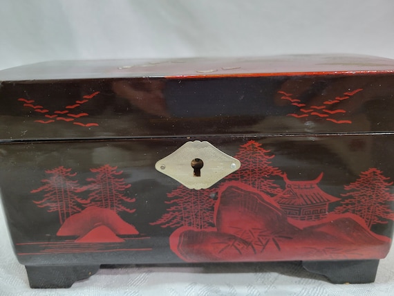 Vintage Japanese black lacquer musical jewelry box - image 3