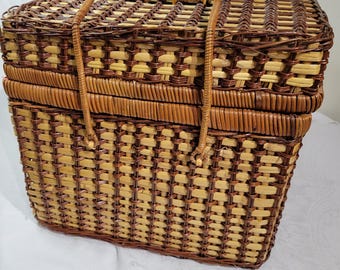 Vintage lined wicker picnic basket with handles