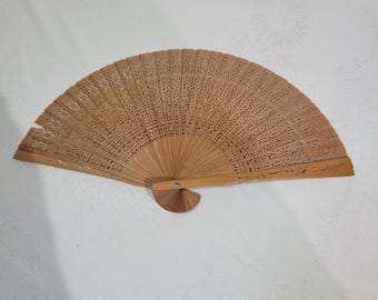 ヴィンテージの木製切り抜き扇子